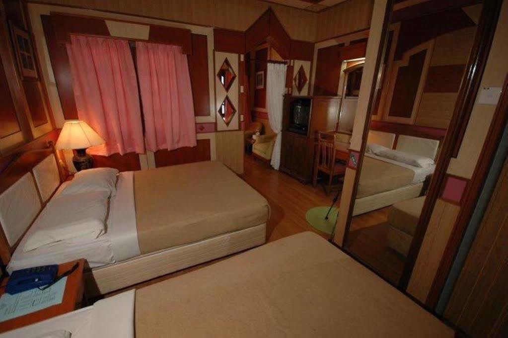 Shari La Island Resort Kampong Pasir Hantu Buitenkant foto